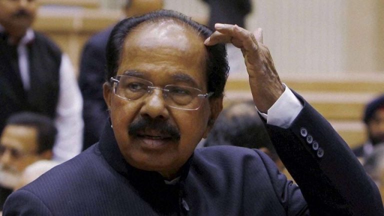 राफेल विवाद: कांग्रेस नेता वीरप्पा मोइली ने वायुसेना प्रमुख को बताया ‘झूठा’