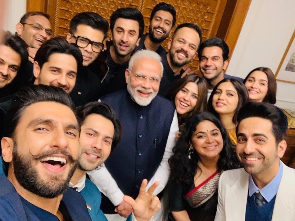 मोदी और बॉलीवुड के लोगों की फोटोशॉप्ड तस्वीर 