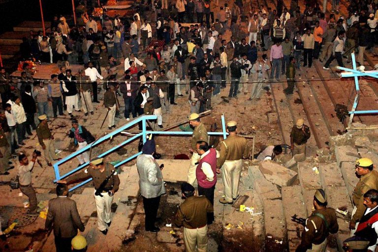 घोड़े की लीद के सेवन से उपजते हैं ऐसे तर्क और आतंकियों के प्रति इतना प्रेम