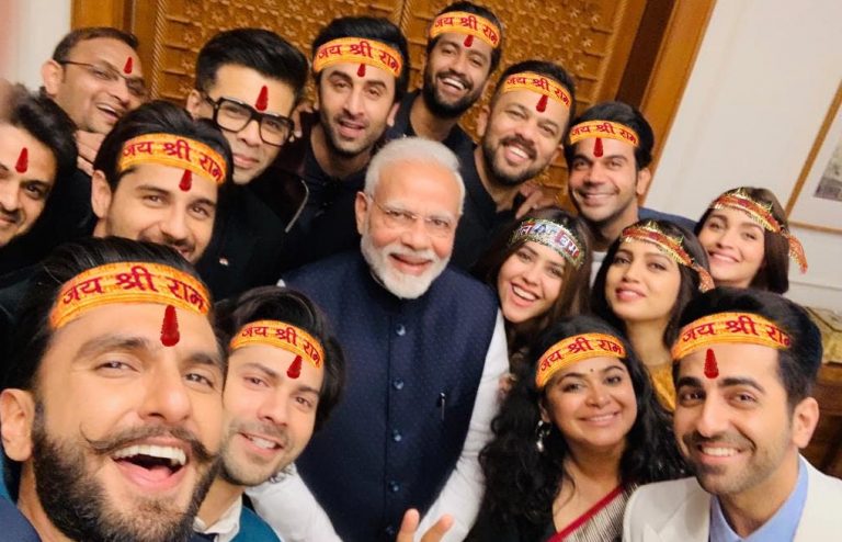 बॉलीवुड के रामभक्त मिले मोदी से, सेकुलर मोदी ने सर पर ‘जय श्री राम’ बाँधने से किया इनकार