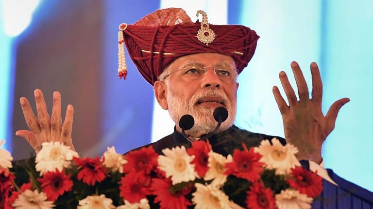 मोदी भ्रष्टाचार के ख़िलाफ़ कार्रवाई करता है, ये दलालों के लिए चिन्ता करते हैं: PM मोदी