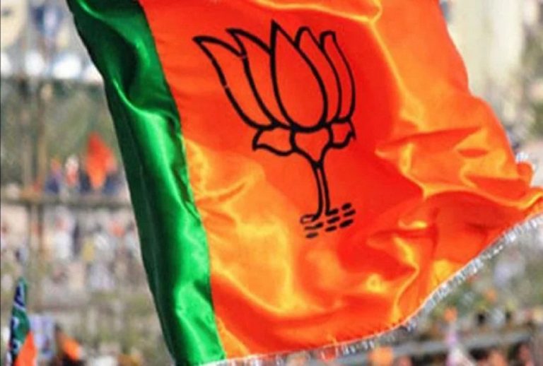 ग़रीब BJP विधायक को मिला जनता का साथ, पक्के मकान के लिए जनता ने दिया चंदा