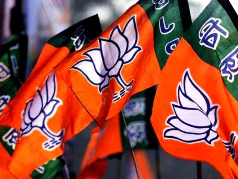 ममता बनर्जी को बड़ा झटका: TMC के कई सांसदों के BJP में शामिल होने की संभावना