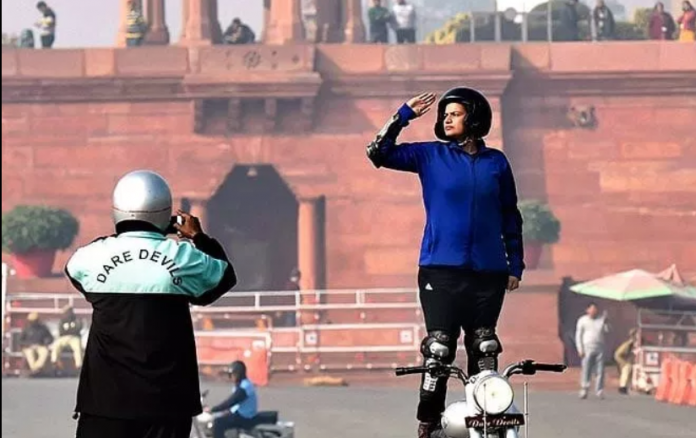 कैप्टन शिखा प्रेक्टिस के दौरान