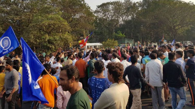 हर तीसरे दिन उठते जातीय बवंडरों का हासिल क्या है?