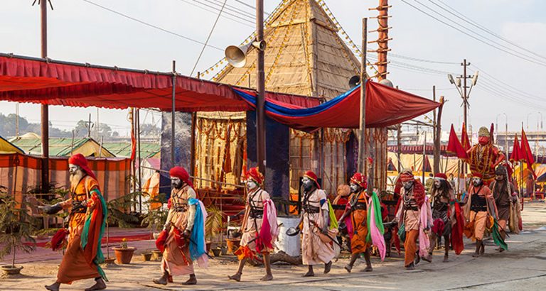 फ़ैक्ट चेक: कुंभ में कंडोम बाँटे जाएँगे? वायरल ख़बर का पोस्टमॉर्टम