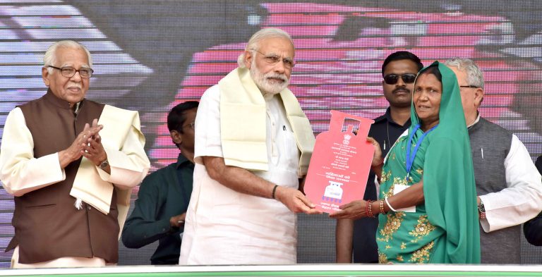 मोदी सरकार की वो योजनाएँ जिन्होंने बदल दी ग्रामीण महिलाओं की ज़िंदगियाँ