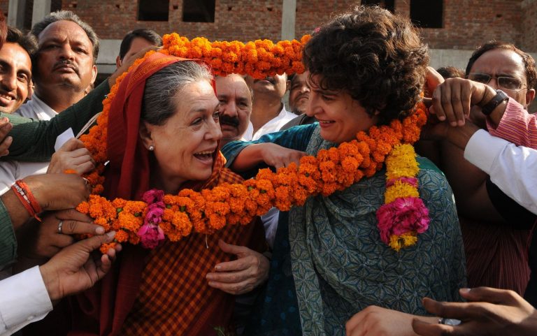 मजबूरी का नया नाम – प्रियंका गाँधी