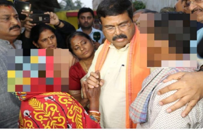 8 साल से दुष्कर्म पीड़िता बेटी के लिए इंसाफ मांग रहे माँ-बाप, बीजेपी दिलाएगी इंसाफ