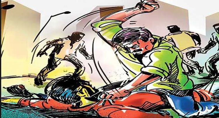 लाठी-डंडे से लैस समुदाय विशेष के  लोगों ने बारातियों को दौड़ाकर पीटा, 60 पर मुक़दमा दर्ज