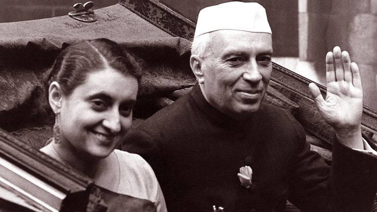 कॉन्ग्रेस ने सत्ता में बने रहने के लिए संविधान के साथ खिलवाड़ किया?
