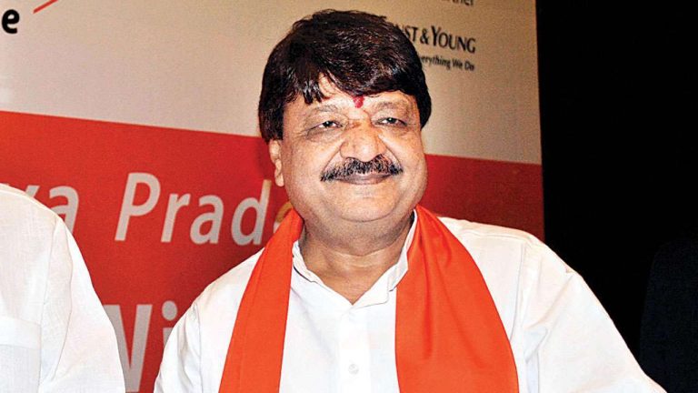 कैलाश विजयवर्गीय के ‘चॉकलेट’ को चाट गई मीडिया, परोस दिया झूठ – यहाँ देखें पूरा Video