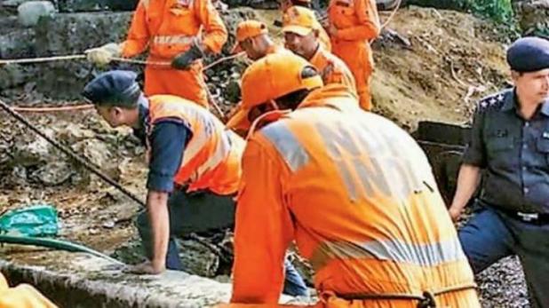 मेघालय की खदान में फँसे मज़दूर