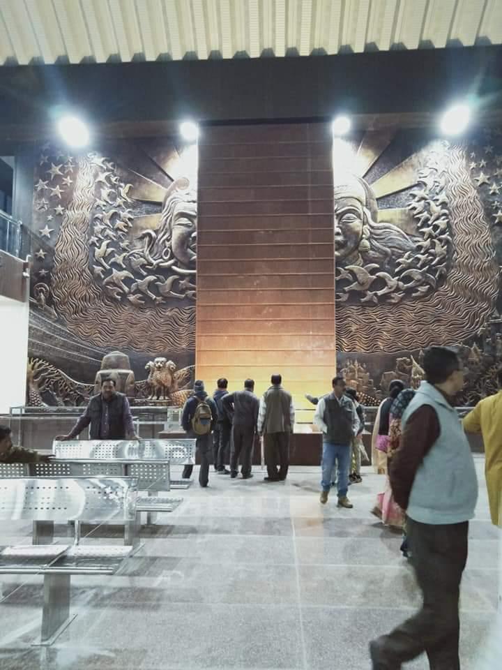 क्यों है वाराणसी का यह स्टेशन चर्चा में? तस्वीरें देखिए और स्वयं जानिए