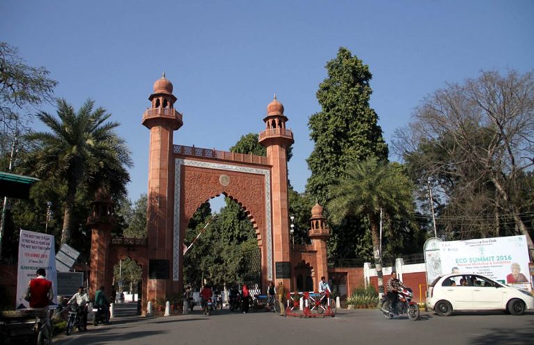 कश्मीरी पंडितों जैसा न हो जाए हमारा हाल: AMU के छात्र ने ख़ून से लिखा PM मोदी को पत्र