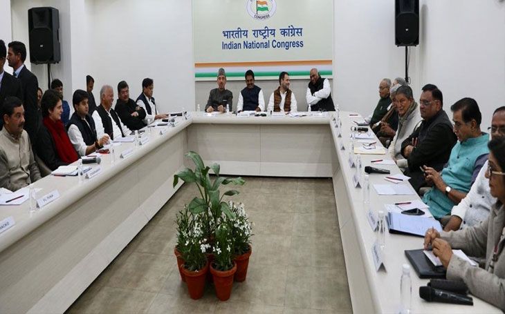 भाई राहुल के साथ पहली बार बैठक में शामिल हुई प्रियंका गाँधी वाड्रा