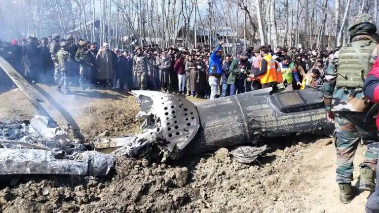 बडगाम में तकनीकी कारणों से भारतीय हेलिकॉप्टर क्रैश, पाक ने कहा उनका हाथ नहीं