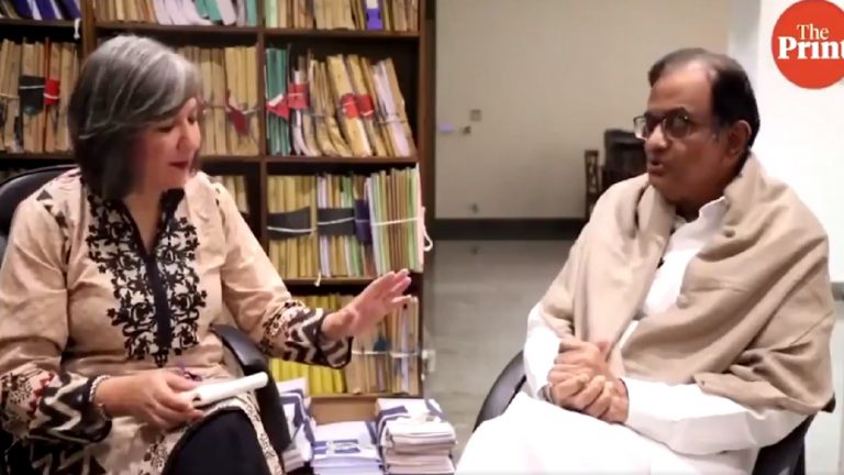 चिदंबरम इंटरव्यू ‘कांड’: बेइज्जती सहेंगे लेकिन पैरवी उन्हीं की करेंगे