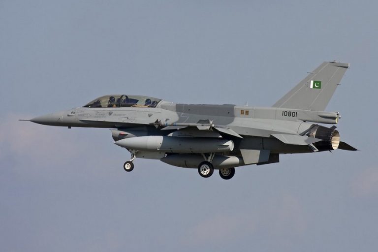 पाकिस्तानी F-16 लड़ाकू विमान को IAF ने मार गिराया, भारत की ओर गिरे बम से कोई नुकसान नहीं: रिपोर्ट्स