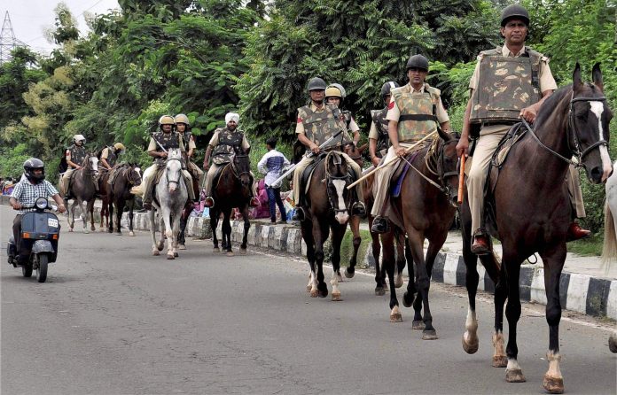 अर्धसैनिक बल