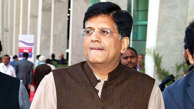 बजट 2019: गोयल ने कहा- बड़े कारोबारी भी अब लौटा रहे कर्ज़; आर्थिक भगोड़े बच नहीं सकते