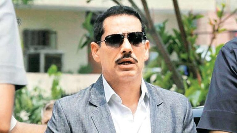 चश्मा भूल गए थे रॉबर्ट वाड्रा इसलिए पैसों की हेराफेरी के मामले में पूछताछ में हुई देरी