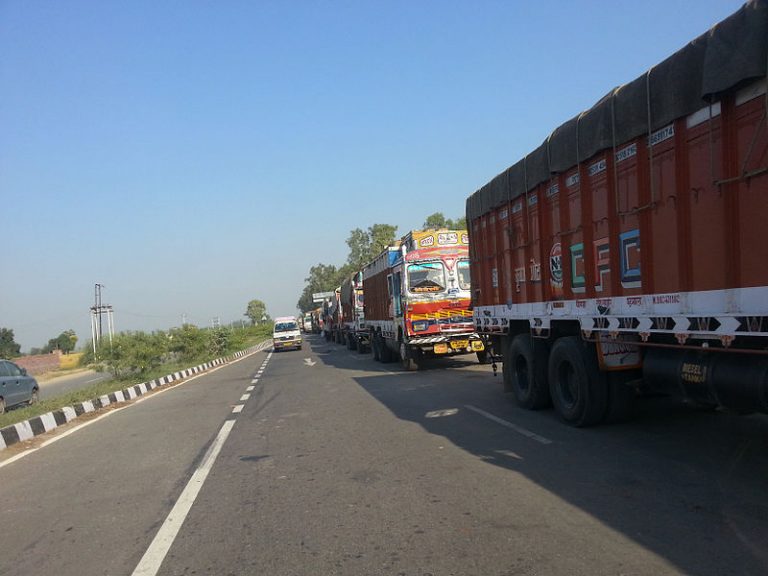 वाघा बॉर्डर पर फँसे पाक व्यापारियों के 150 ट्रक, करोड़ो की पेमेंट अटकी