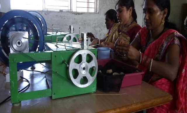 बुनियाद तसर सिल्क रीलिंग मशीन