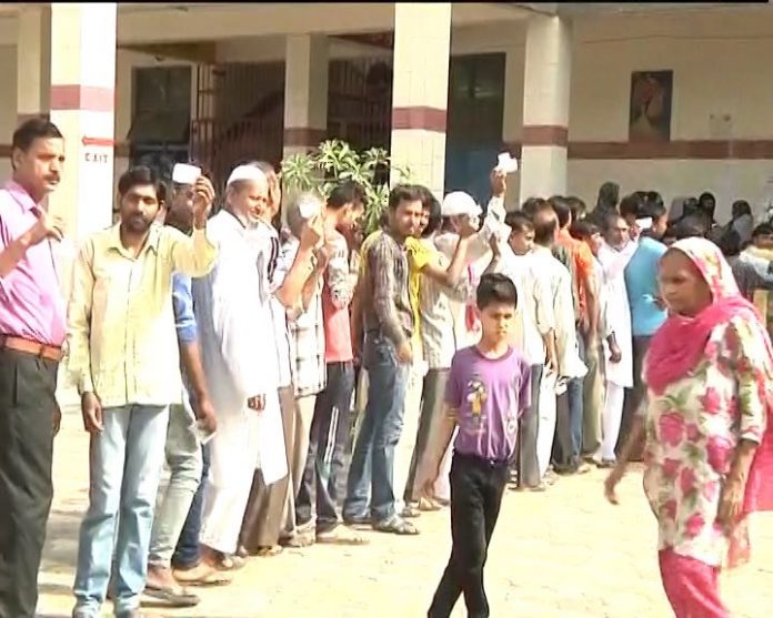 चुनाव आयोग ने दी वोटर्स को सावधान रहने की सलाह