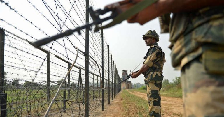 पाकिस्तानी फ़ौज सरहदी इलाको में फोन कर जुटा रही है भारतीय सेना की जानकारी