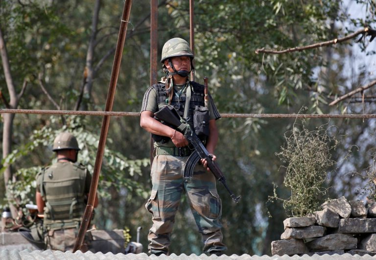 पुलवामा हमले के बाद जम्मू-कश्मीर में लगा कर्फ़्यू, सुरक्षा व्यवस्था बनाए रखने की अपील