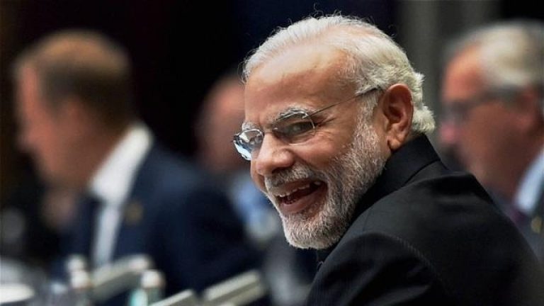 बजट 2019: मोदी सरकार का ‘मास्टर स्ट्रोक’, जनता ताली पीट रही है और विपक्षी छाती पीट रहे