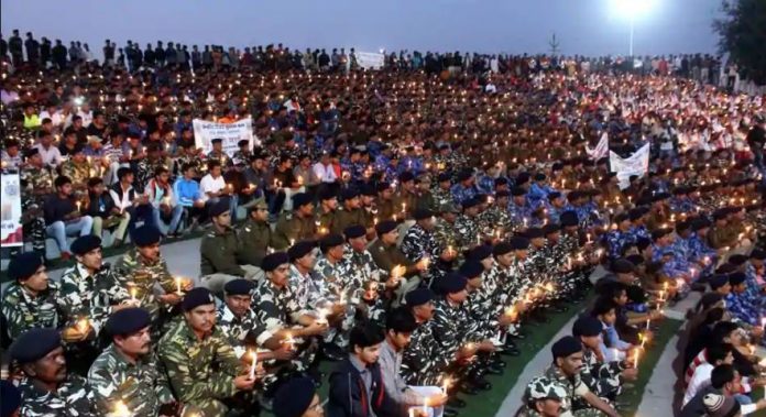 पुलवामा के वीरों के लिए लोगों ने की मदद