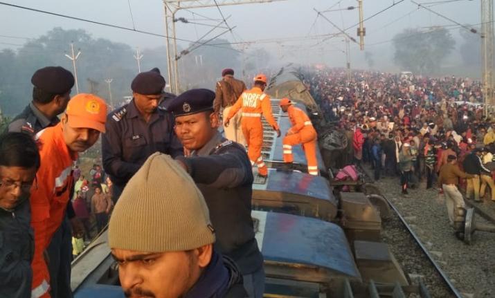बिहार में सीमांचल एक्सप्रेस हादसा: 7 की मौत, इन नंबरों पर करें संपर्क