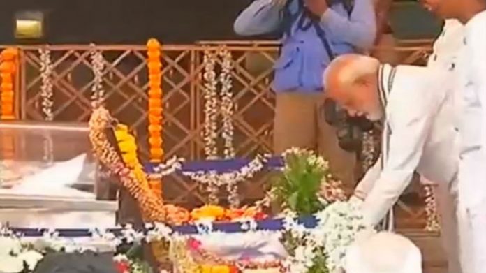 मनोहर पर्रिकर- प्रधानमंत्री मोदी