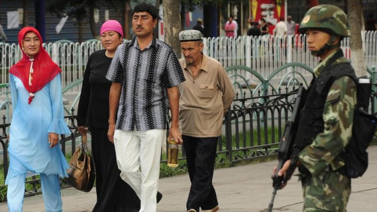 इस्लाम के आने से शिंजियांग में बिगड़े हालात, 5 वर्षों में 30,000 आतंकियों को किया दण्डित: चीन