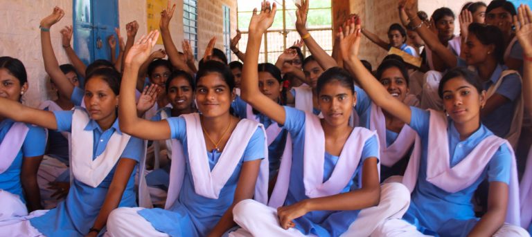 पश्चिम बंगाल के स्कूल की अनोखी पहल, मुस्लिम प्रिंसिपल के लिए बजनी चाहिए तालियाँ