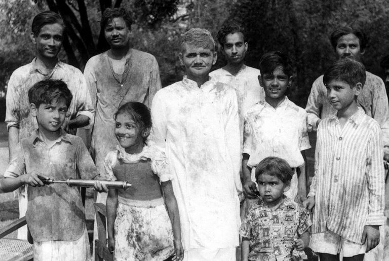 किसने और क्यों शास्त्री जी के चेहरे पर चन्दन मल दिया था? पढ़िए उनके नाती संजय नाथ की जुबानी