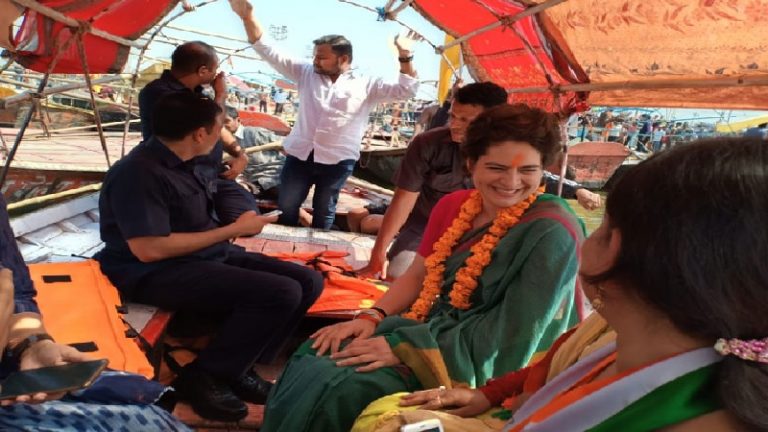 प्रियंका चली राहुल की ‘चाल’: प्रयाग से काशी तक बोट यात्रा, हनुमान मंदिर में पूजा