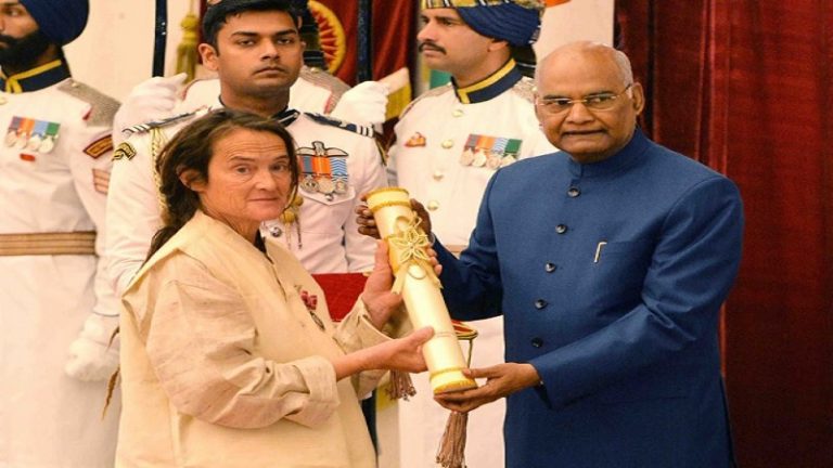 42 वर्षों से मथुरा में गोसेवा कर रही जर्मन मूल की सुदेवी गोवर्धन को पद्मश्री