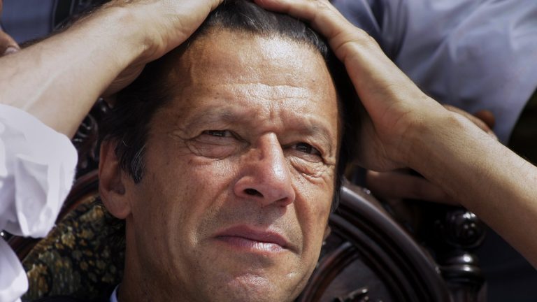 छिन सकती है इमरान खान की कुर्सी: Pak PM कितना नेक और ईमानदार है, यह तय करेगा लाहौर हाईकोर्ट