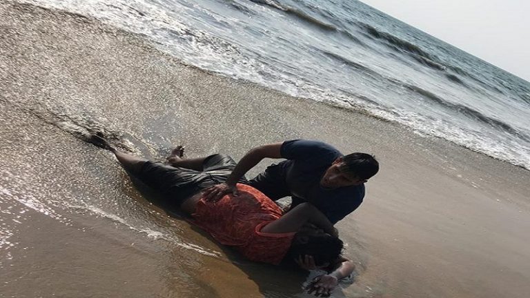 इंडियन नेवी अफसर ने डूबते व्यक्ति की बचाई जान, इंटरनेट ने किया नमन!