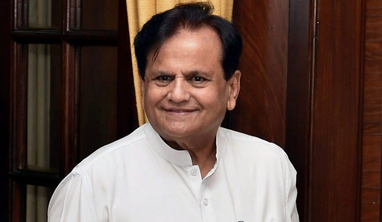 साध्वी प्रज्ञा की उम्मीदवारी पर बोले कॉन्ग्रेस नेता अहमद पटेल, ‘पार्टी की मर्जी है, जिसे चाहे चुनाव लड़ाए’