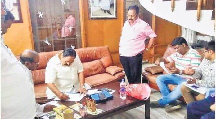 कॉन्ग्रेस के सहयोगी डीएमके नेता के ठिकानों पर IT विभाग की छापेमारी, लाखों रुपए बरामद