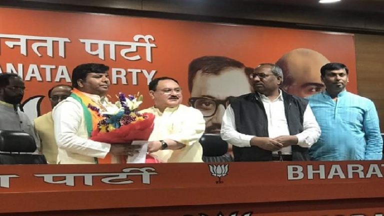 गोरखपुर में बदल गई बिसात, जिसके लिए एक हुए थे सपा-बसपा, वही BJP में शामिल
