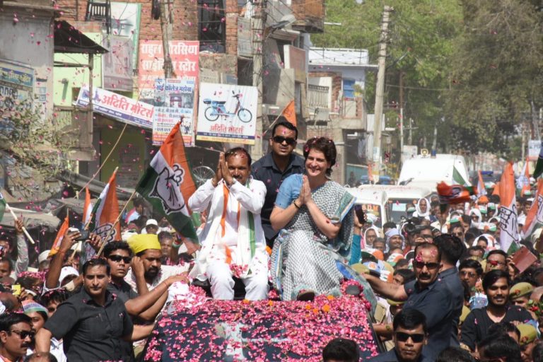 प्रियंका वाड्रा की गाड़ी से कुचल कर महिला सिपाही ख़ुशनुमा बानो घायल, ICU में भर्ती