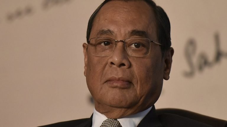 3 जजों की पीठ करेगी CJI गोगोई के मामले की जाँच, बड़ी कॉर्पोरेट साजिश की भी आशंका