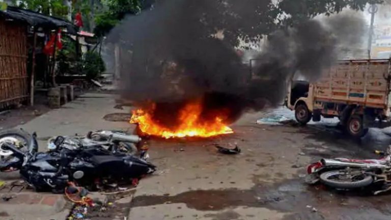 बंगाल: वोटिंग से पहले BJP कार्यकर्ता पर बम से हमला, तृणमूल के गुंडो पर शक की सुई