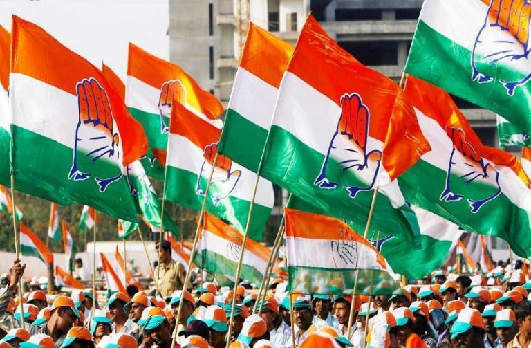 कॉन्ग्रेस की मीटिंग में ‘खाली कुर्सियों’ की फोटो लेना मना है, पीट दिए जाओगे!