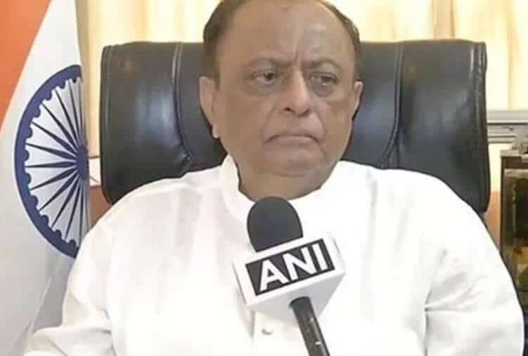 ‘प्रधानमंत्री एक अनपढ़, जाहिल या रास्ते पर चलने वाले आदमी की तरह बात करते हैं’